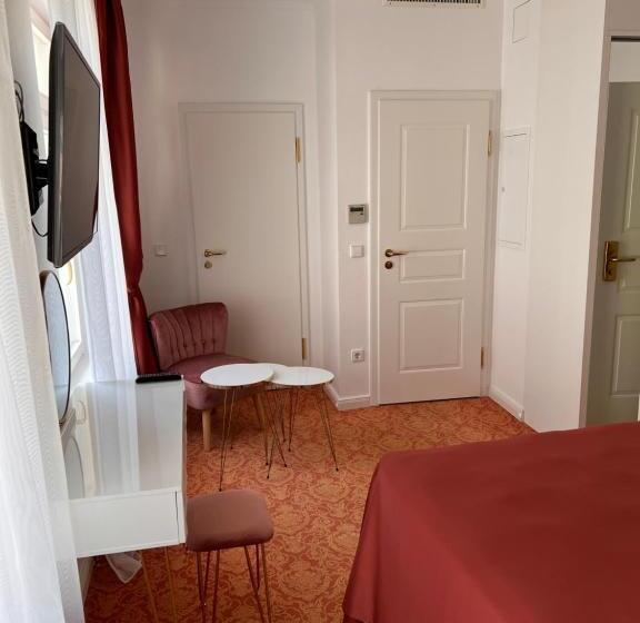 اتاق استاندارد با چشم‌انداز کوهستان, Art Hotel House One