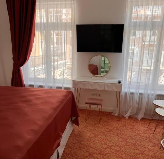 اتاق استاندارد با چشم‌انداز کوهستان, Art Hotel House One