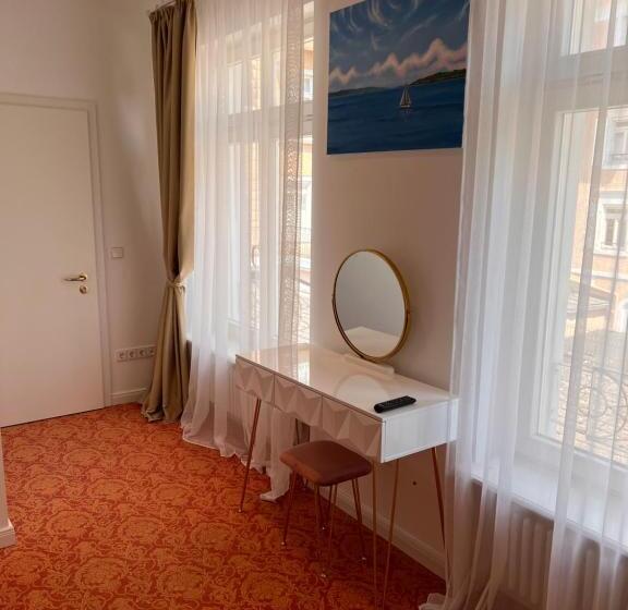 스탠다드 룸 킹사이즈 침대, Art Hotel House One