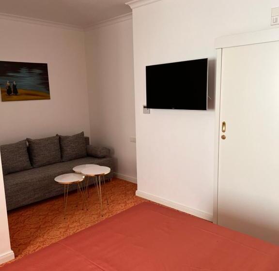 장애인을 위한 킹사이즈 침대 스탠다드 룸, Art Hotel House One