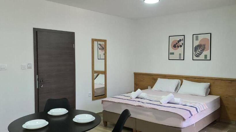 اتاق خانوادگی, G&g Suites