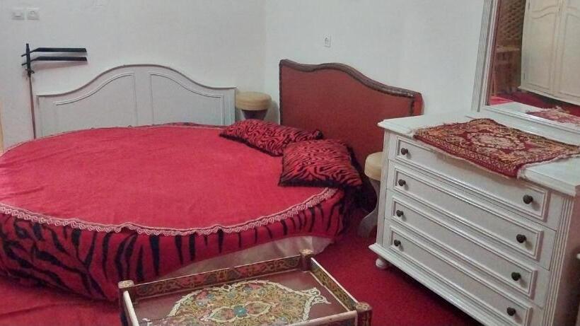 اتاق خانوادگی, Riad Lala Zakia