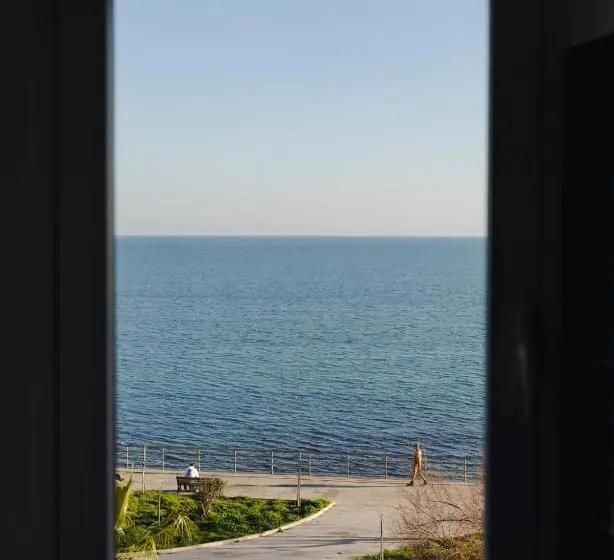 اتاق لوکس با چشم‌انداز دریا, Vista D’amare