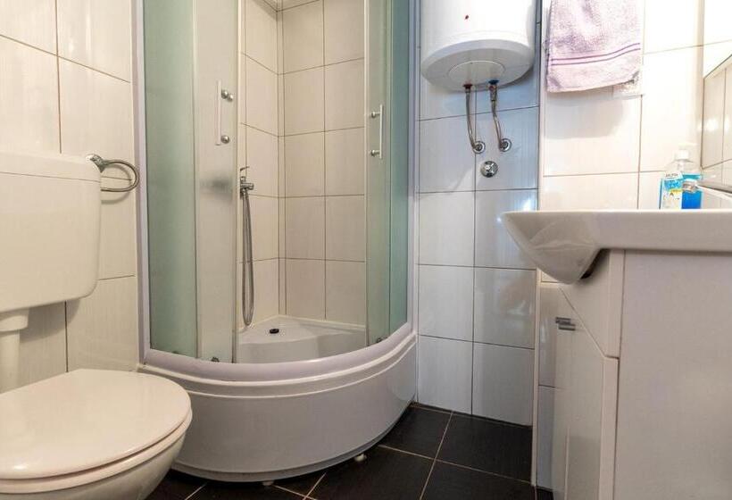 استودیوی استاندارد, Apartments Bozena