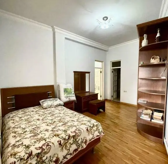 バルコニー付きデラックスルーム, Najaryan’s Family Guest House
