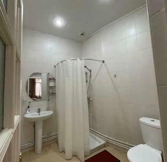 バルコニー付きデラックスルーム, Najaryan’s Family Guest House