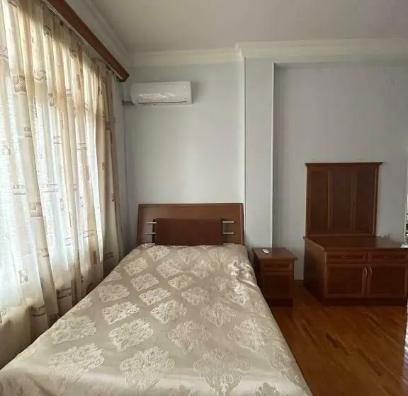 バルコニー付きデラックスルーム, Najaryan’s Family Guest House