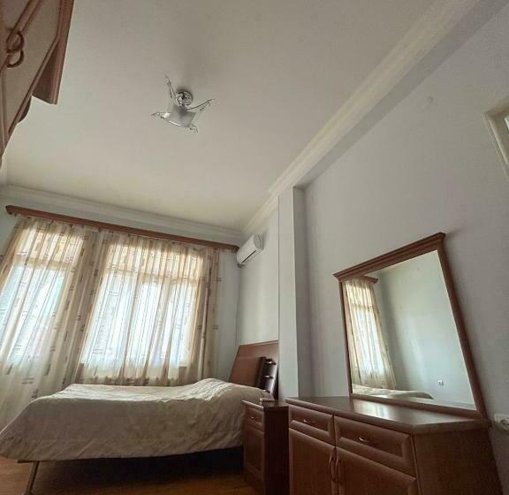 バルコニー付きデラックスルーム, Najaryan’s Family Guest House