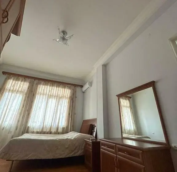 バルコニー付きデラックスルーム, Najaryan’s Family Guest House