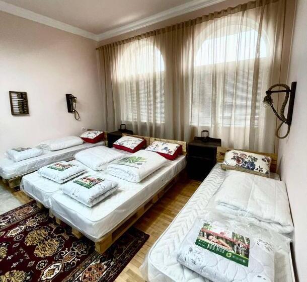 Семейный Номер Вид на Сад, Najaryan’s Family Guest House