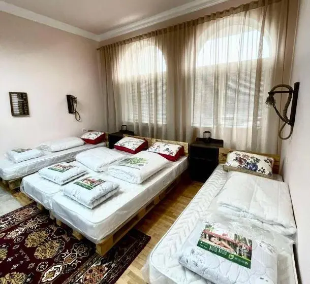 ガーデンビューファミリールーム, Najaryan’s Family Guest House