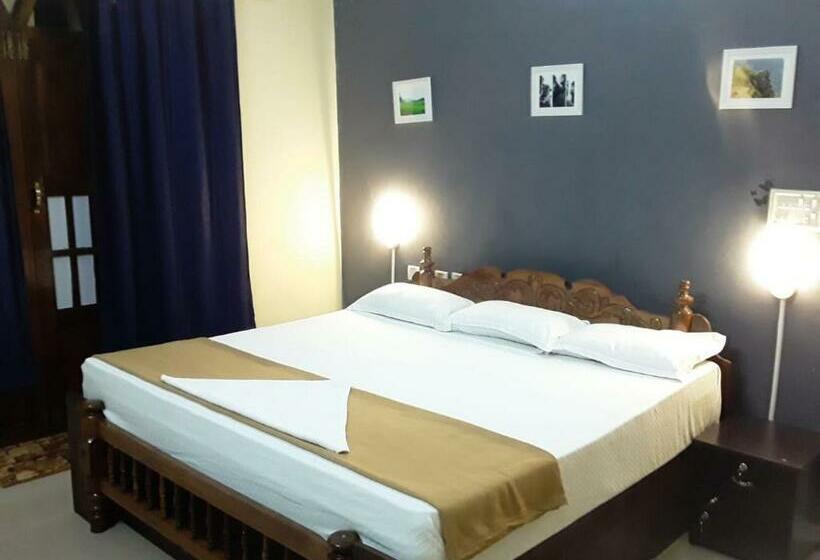 اتاق کلاسیک سه تخته, O Cardamom Rock Inn