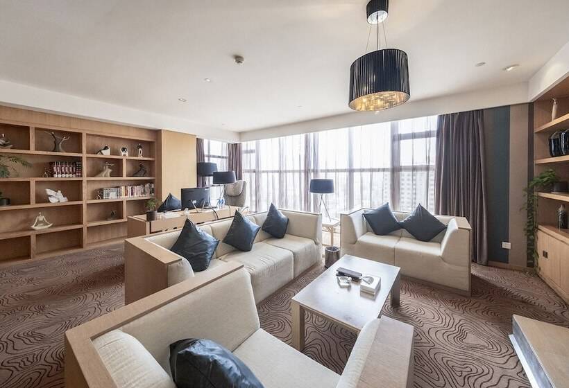 סוויטת פרמיום, Luoyang Christian S