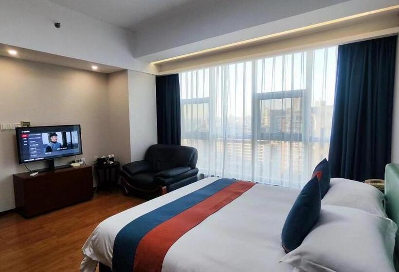 Suite with lake view, East King Business