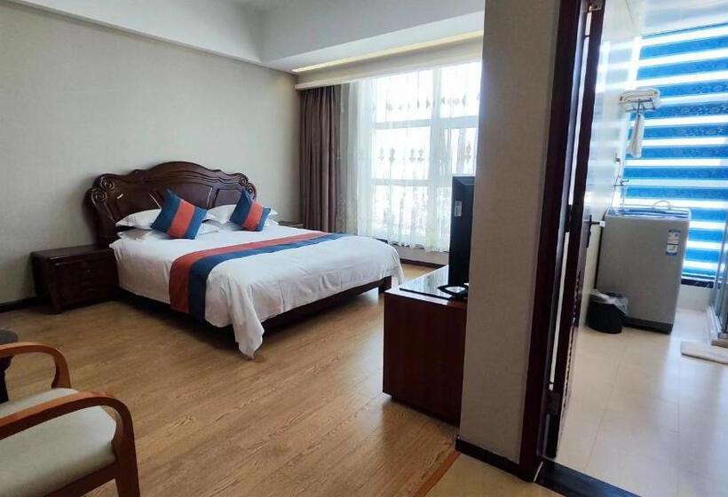 Suite with lake view, East King Business