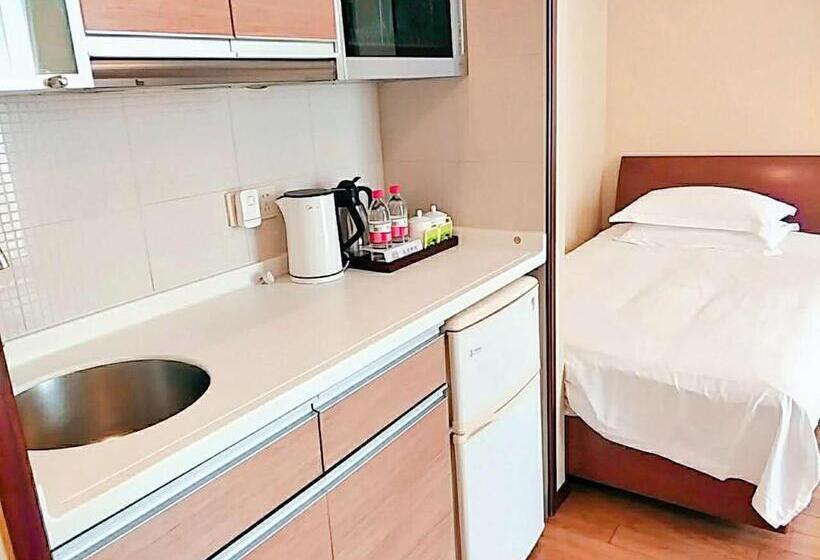 חדר משפחתי, East King Business