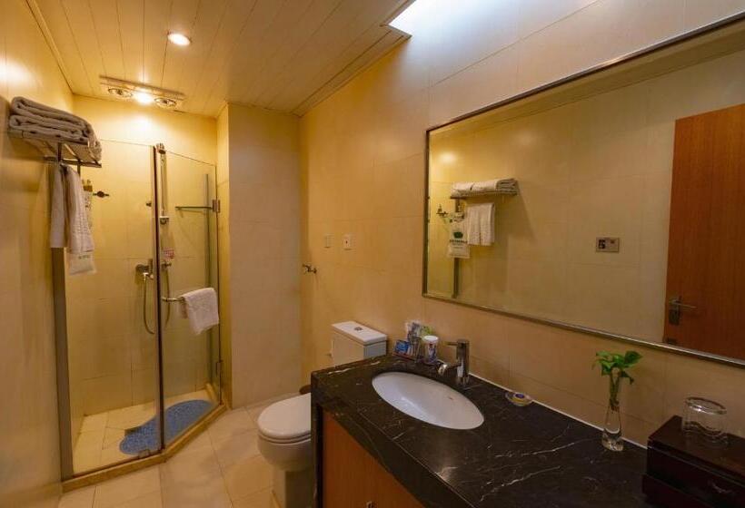 חדר משפחתי, East King Business