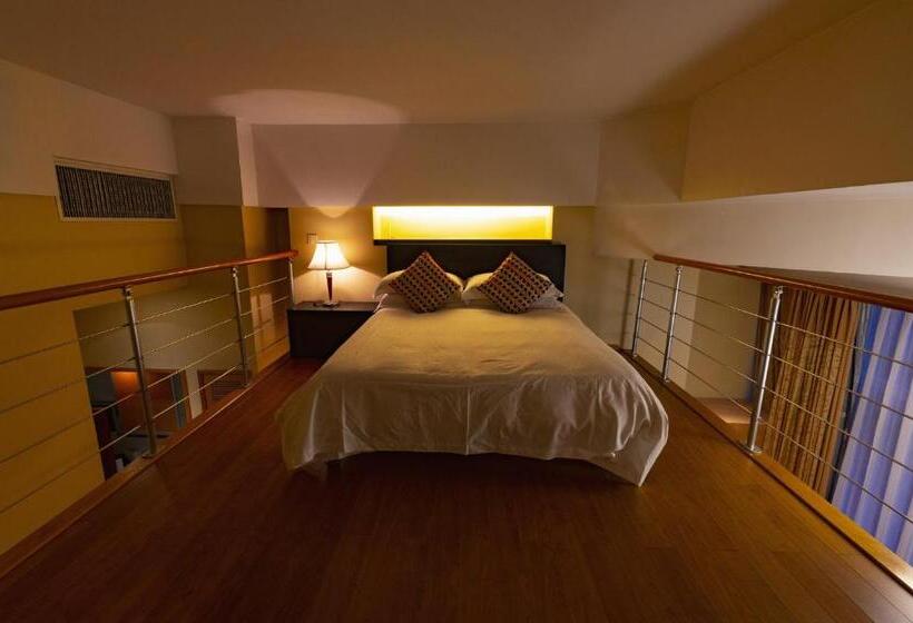 חדר משפחתי, East King Business