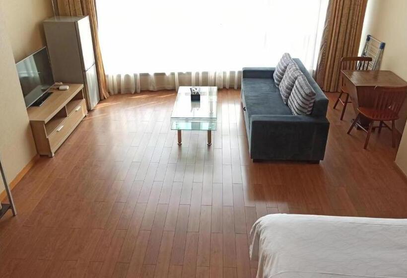 חדר משפחתי, East King Business