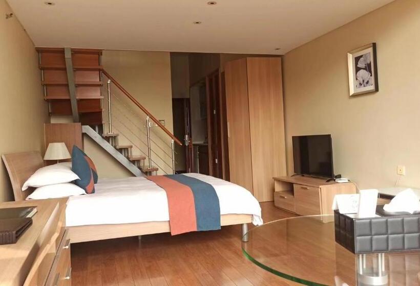 חדר משפחתי, East King Business