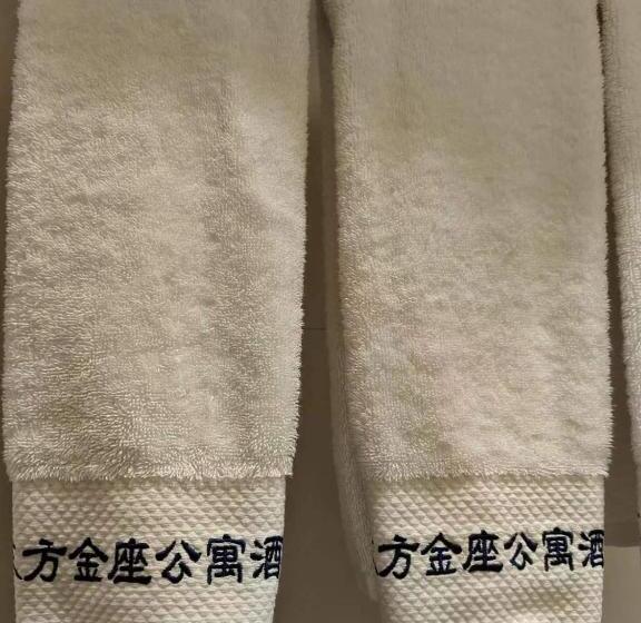 חדר משפחתי, East King Business