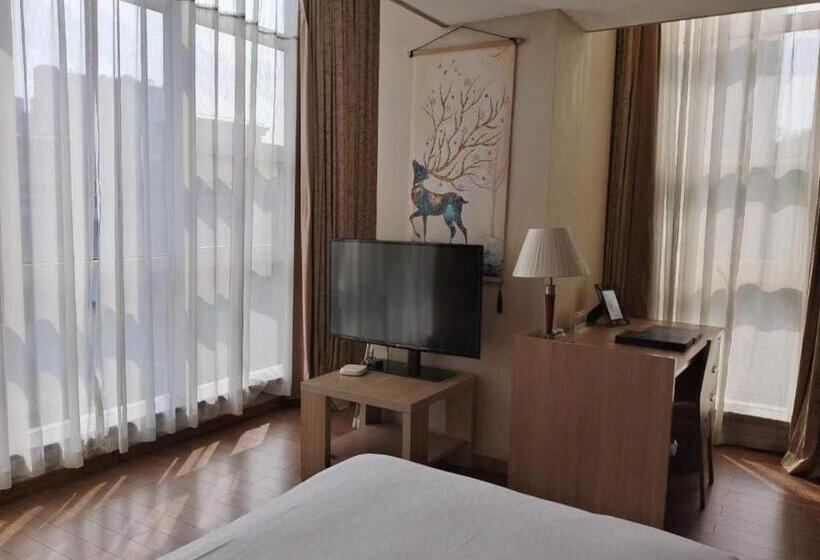 חדר משפחתי, East King Business