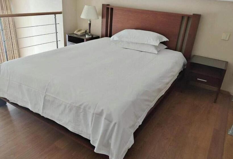 חדר משפחתי, East King Business