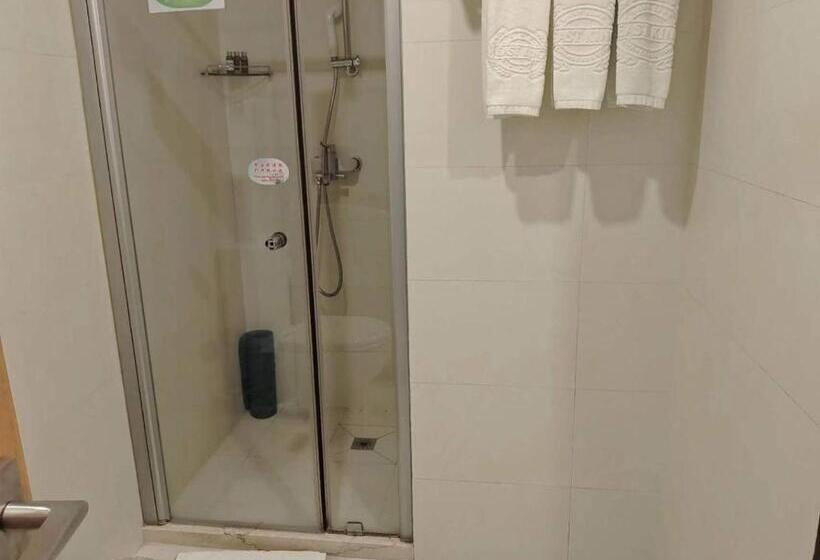 חדר משפחתי, East King Business