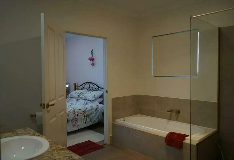 バス共有のスタンダードルーム, Wren Rise Bed & Breakfast