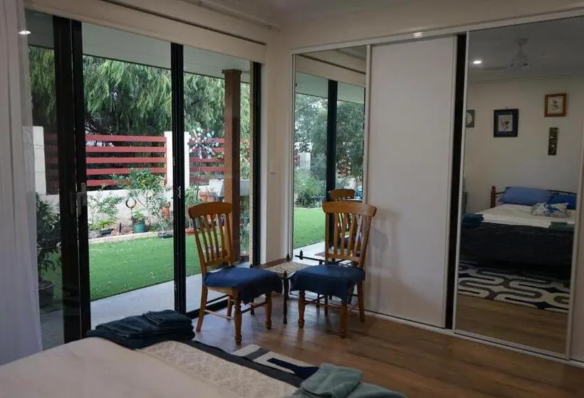 ガーデンビュースタンダードルーム, Wren Rise Bed & Breakfast