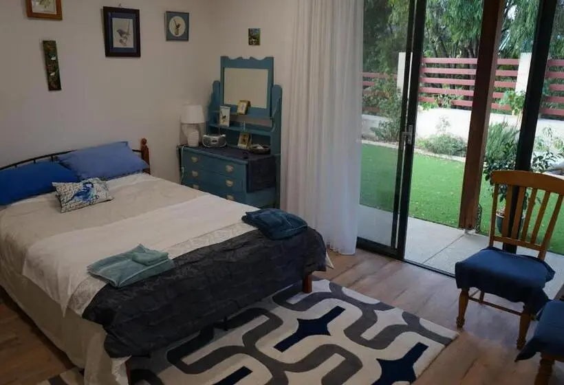 ガーデンビュースタンダードルーム, Wren Rise Bed & Breakfast