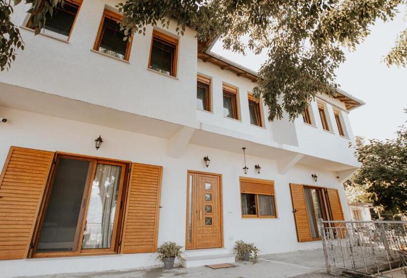 豪华三人间, Panoramic Vlachos