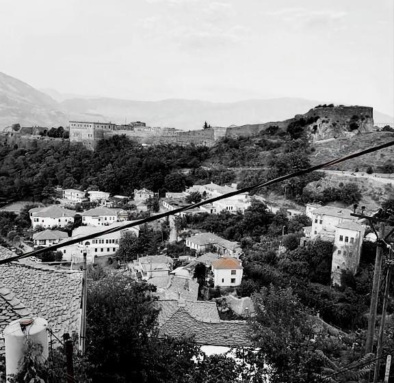 豪华三人间, Panoramic Vlachos
