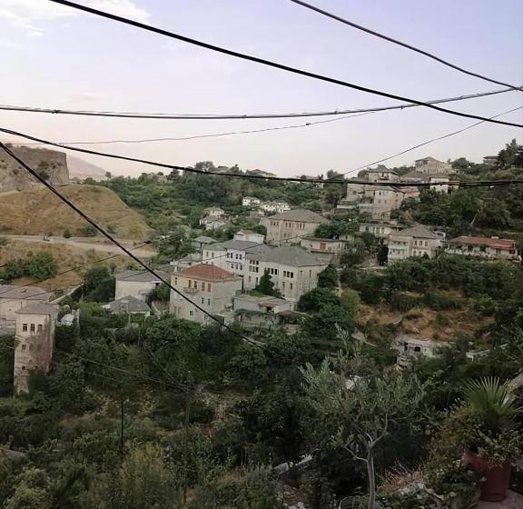 豪华三人间, Panoramic Vlachos