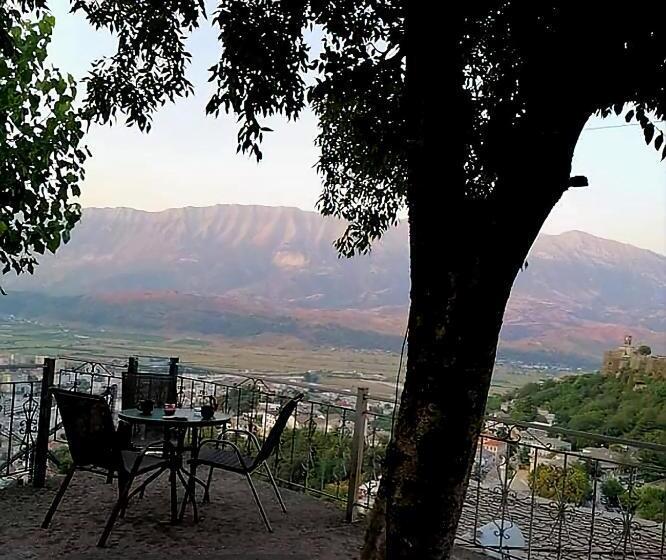 豪华三人间, Panoramic Vlachos