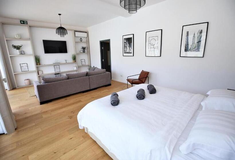 جناح عائلي, Serenity