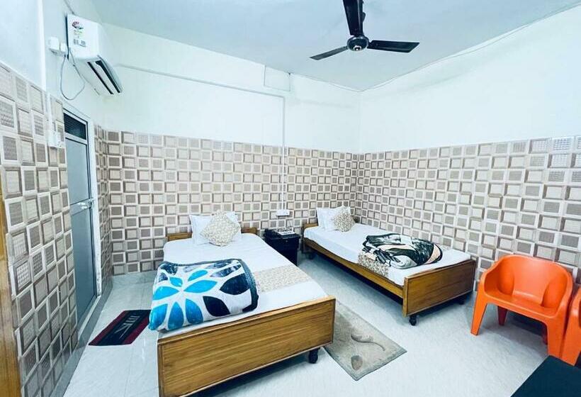 חדר דלוקס, Rajgir International