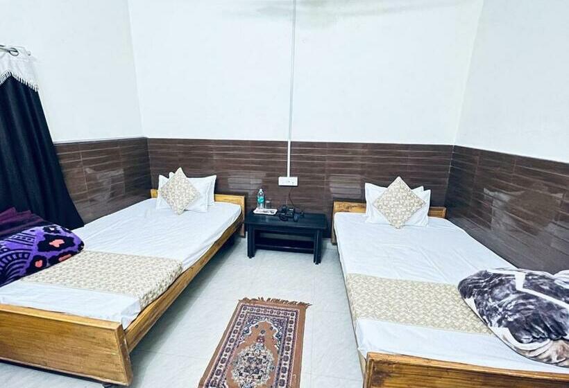 חדר דלוקס, Rajgir International