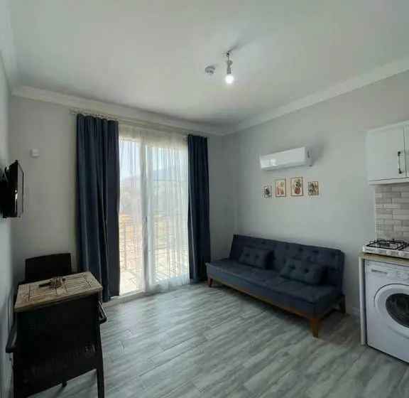 اتاق خانوادگی با چشم‌انداز باغ, Merlin Apart Otel