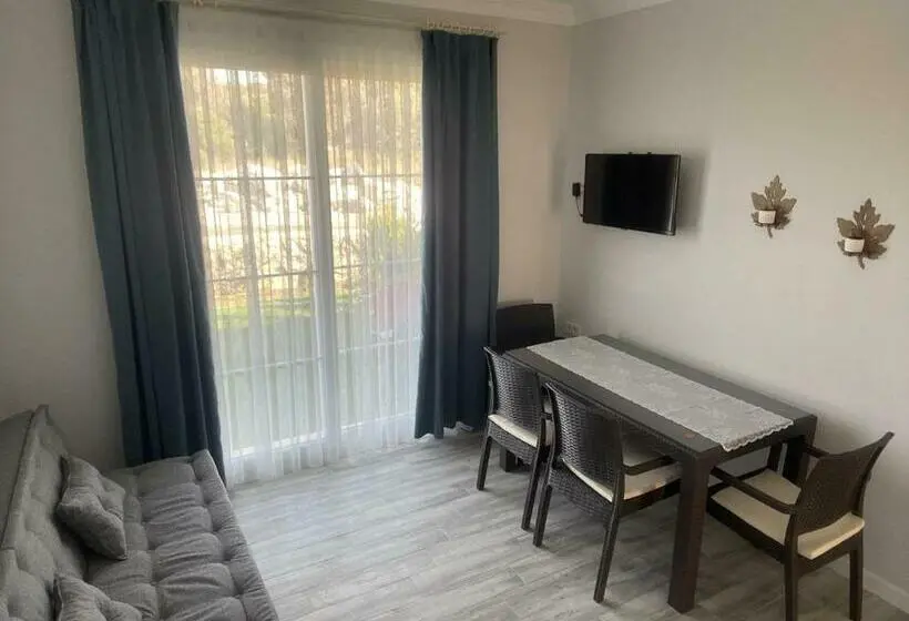 اتاق خانوادگی با چشم‌انداز باغ, Merlin Apart Otel