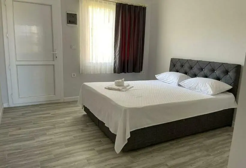 اتاق خانوادگی با چشم‌انداز باغ, Merlin Apart Otel