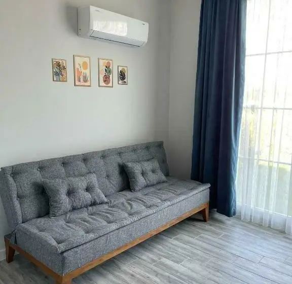 اتاق خانوادگی با چشم‌انداز باغ, Merlin Apart Otel