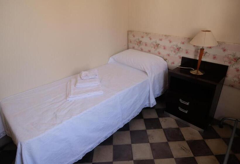 غرفة قياسية رباعية مزودة بشُرفة, Marianna