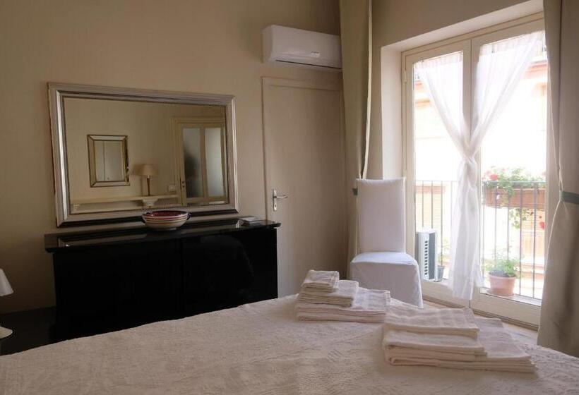 غرفة قياسية رباعية مزودة بشُرفة, Marianna