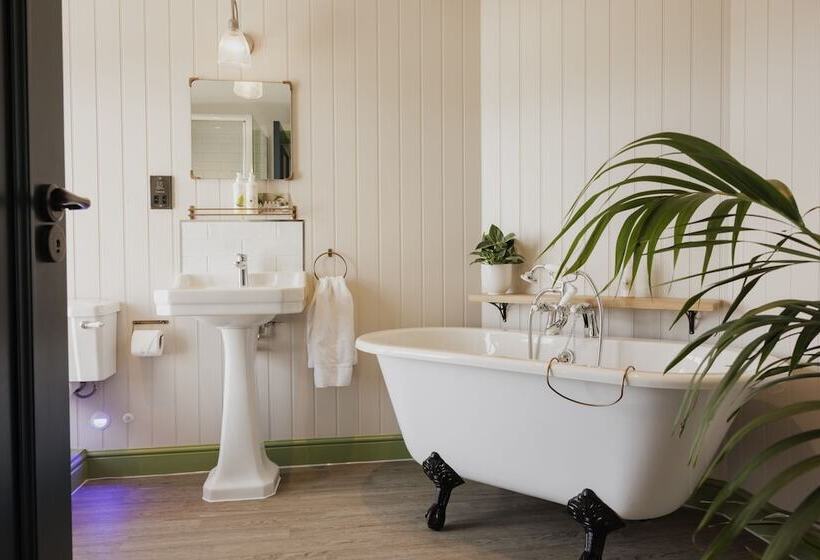 デラックスルーム, The George & Dragon