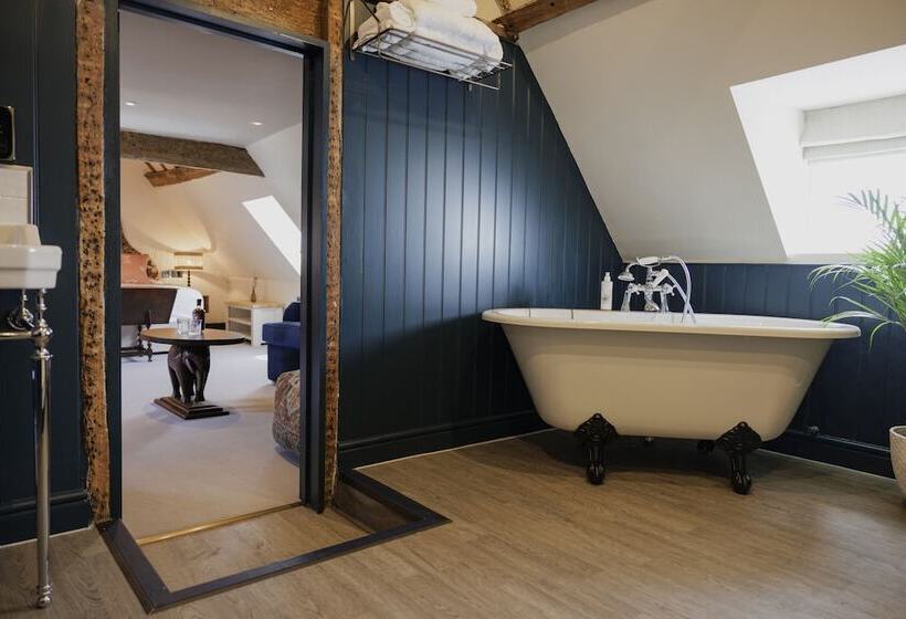 デラックスルーム, The George & Dragon