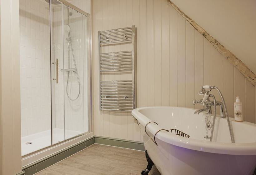 デラックスルーム, The George & Dragon