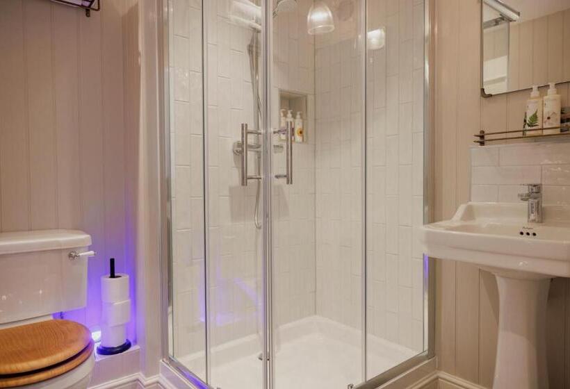 ベーシックルーム, The George & Dragon