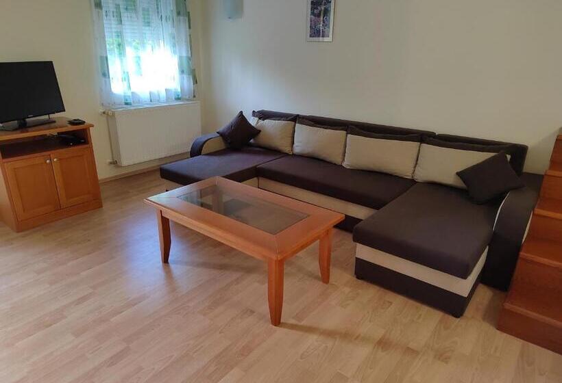 テラス付き１ベッドルームアパートメント, Garda Wellness Apartmanház