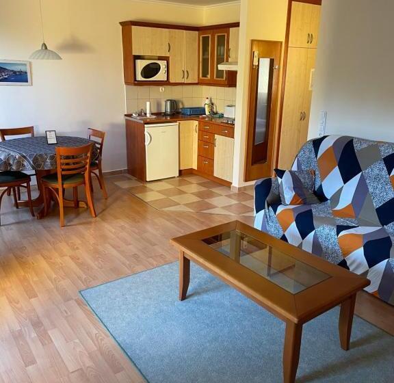 شقة غرفة واحدة مزودة بتراس, Garda Wellness Apartmanház